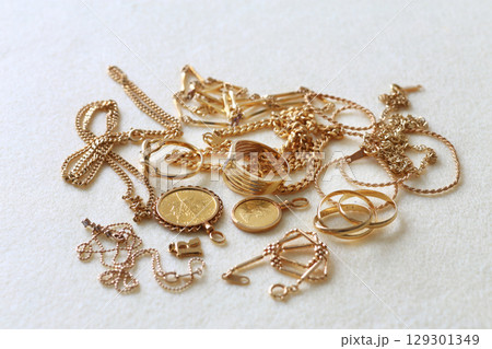 中古品の貴金属や金の買取と下取り 129301349