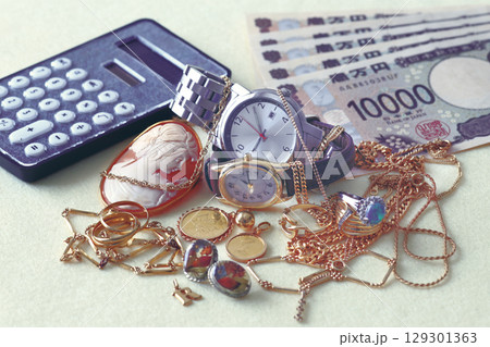 中古品の貴金属や金の買取と下取り 129301363