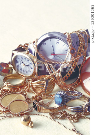 中古品の貴金属や金の買取と下取り 129301365