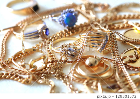 中古品の貴金属や金の買取と下取り 129301372