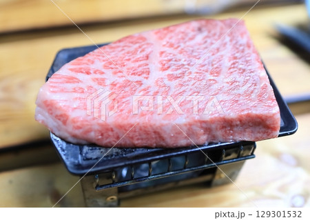 ミニ鉄板で焼くミスジステーキ 129301532