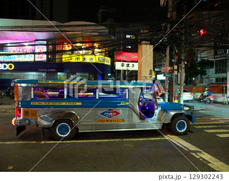 躍動するフィリピン - 賑わう夜のマニラ（マラテ・エルミタ） 　都市景観（2025年5月） 129302243