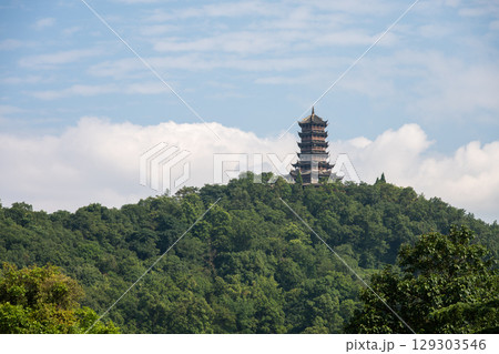 Explore the ancient beauty of DuJiangYan in Sichuan province, Ch 129303546