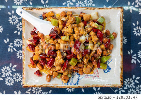 Gong Bao Ji Ding. Delicious kung pao chicken served with peanuts 129303547