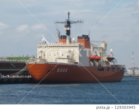 2009.7.25 南極観測船しらせ 横浜港大桟橋 2009.7.25 南極観測船しらせ 横浜港大桟橋 129303945