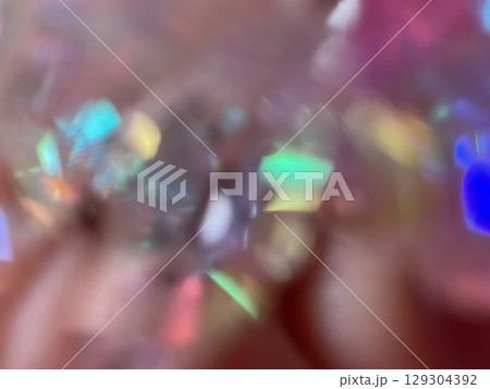 カラフルな宝石ホログラムジュエリーダイヤモンドきらめきテクスチャ背景 129304392