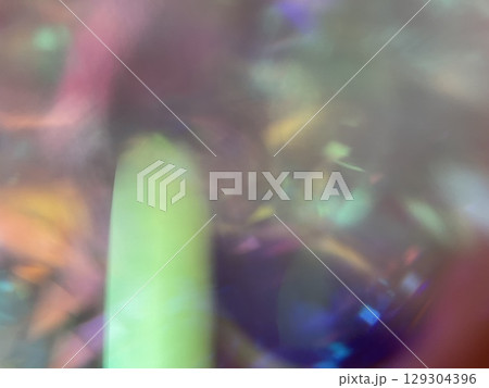 カラフルな宝石ホログラムジュエリーダイヤモンドきらめきテクスチャ背景 129304396