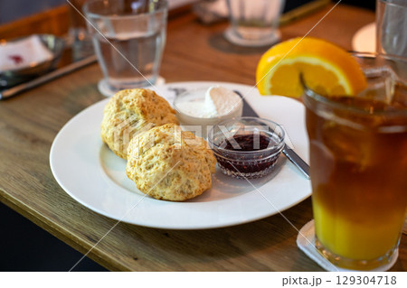 カフェのスコーン カフェのスコーン 129304718