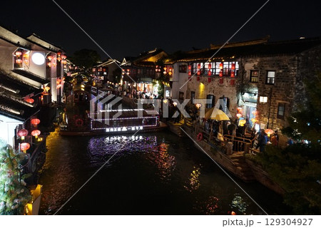 山塘街の夜景 蘇州、中国 山塘街の夜景 蘇州、中国 129304927