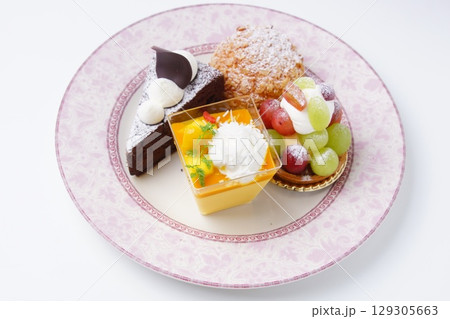 フルーツタルト ショコラ シュークリーム マンゴケーキ フルーツタルト ショコラ シュークリーム マンゴケーキ 129305663