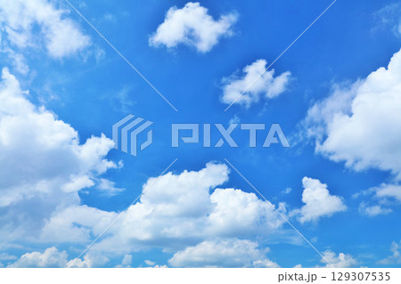 夏の青空と雲 夏の青空と雲 129307535