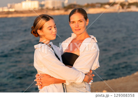 Women Beach Sunset Hug Cyprus Women Beach Sunset Hug Cyprus 129308358