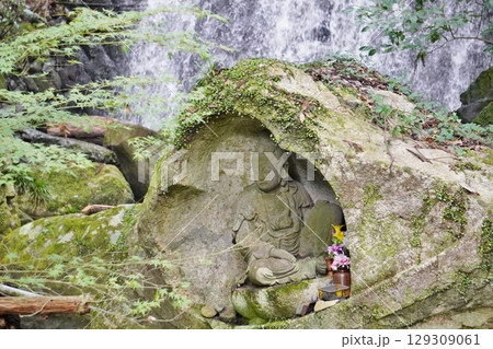 小城市 清水山宝地院参道の沢 祠の観音様 小城市 清水山宝地院参道の沢 祠の観音様 129309061