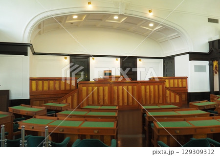 山口県旧県庁および旧県会議員堂の外内観 129309312