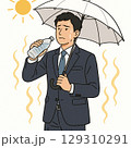 日傘をさして水分補給するサラリーマン 129310291