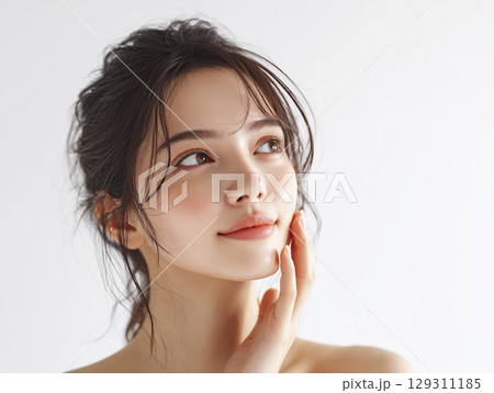 女性のスキンケアイメージ 129311185