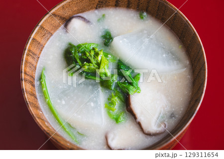 菜の花と大根と椎茸の粕汁 129311654