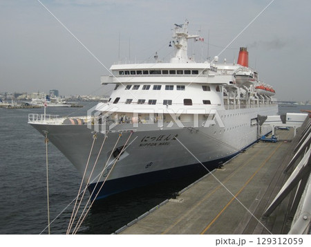 2009.9.26 大桟橋 にっぽん丸(大改装前) 2009.9.26 大桟橋 にっぽん丸(大改装前) 129312059