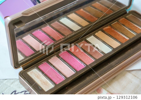 Pink and Neutral Eyeshadow Palette Pink and Neutral Eyeshadow Palette 129312106