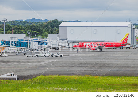 牧之原市の富士山静岡空港の風景(静岡県) 129312140
