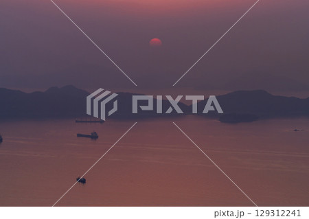 《山口県》瀬戸内海の夕暮れ・周南市太華山山頂の眺望 《山口県》瀬戸内海の夕暮れ・周南市太華山山頂の眺望 129312241