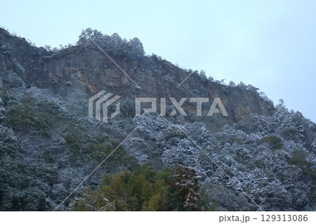 岐阜県川辺町 冬の遠見山 岐阜県川辺町 冬の遠見山 129313086