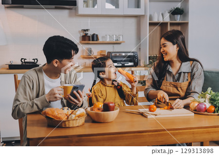 Family spends their free time together 129313898