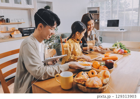 Family spends their free time together 129313903