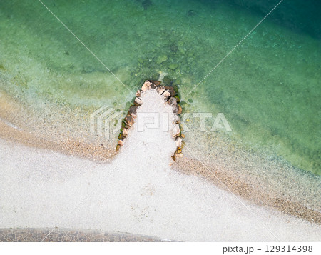 Aerial drone view of Lago di Garda (lake Garda) coastline, Italy. The beach and fresh blue water. 129314398