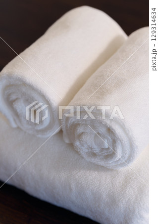 清潔な白いタオル 129314634