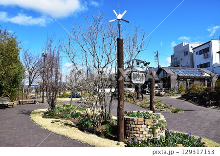小諸市　大手門公園の停車場ガーデンと散策路 129317153
