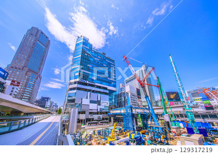 日本の東京都市景観8月5日。猛烈な暑さ…パイルドライバーなどの巨大重機がズラリ…。新章へ…=渋谷 日本の東京都市景観8月5日。猛烈な暑さ…パイルドライバーなどの巨大重機がズラリ…。新章へ…=渋谷 129317219