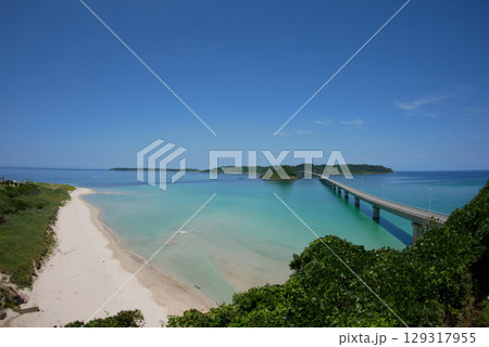 角島大橋と広がる海（魚眼レンズ） 129317955