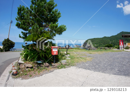 山口県長門市の元乃隅神社の風景(魚眼レンズ) 山口県長門市の元乃隅神社の風景(魚眼レンズ) 129318213