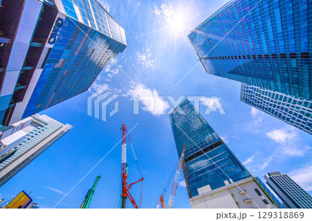 日本の東京都市景観8月5日。猛烈な暑さ…パイルドライバーなどの巨大重機がズラリ…。新章へ…=渋谷 日本の東京都市景観8月5日。猛烈な暑さ…パイルドライバーなどの巨大重機がズラリ…。新章へ…=渋谷 129318869