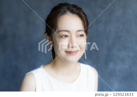 美しいミドル女性 129321633