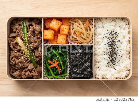 Korean Lunchbox with Bulgogi, Kimchi, Seaweed, and Assorted Vegetables 129322762