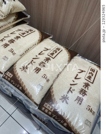 令和の米騒動/備蓄米放出/スーパー/店頭 129324965