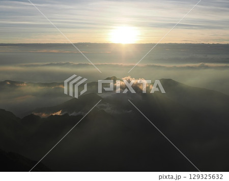 赤石岳山頂から見るサンセット 赤石岳山頂から見るサンセット 129325632
