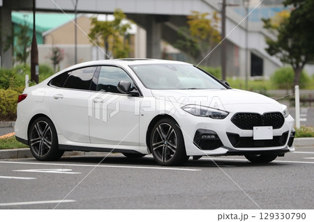 ドイツ製の白いセダン　イメージ 129330790
