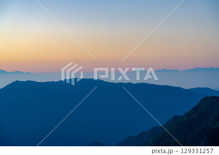 【山岳素材】朝の殺生ヒュッテから見る風景と槍ヶ岳【長野県】 【山岳素材】朝の殺生ヒュッテから見る風景と槍ヶ岳【長野県】 129331257