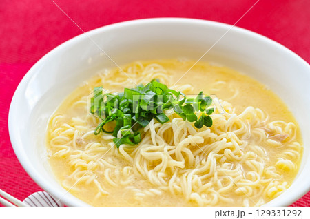 博多とんこつラーメン 博多とんこつラーメン 129331292