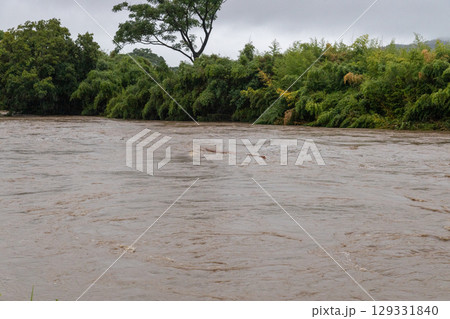 2025年8月の霧島市の天降川　特別警報が出ている鹿児島県の霧島市の川の様子 129331840