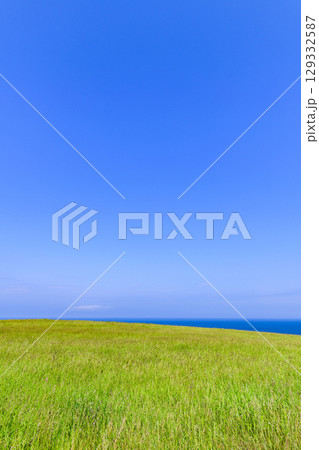 宗谷丘陵の絶景を巡る周氷河ロード  129332587