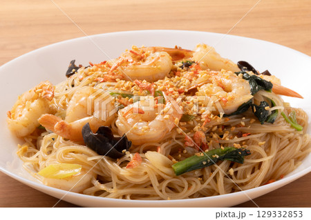 チャオミーフェン(台湾焼きビーフン 干しエビ入り) チャオミーフェン(台湾焼きビーフン 干しエビ入り) 129332853