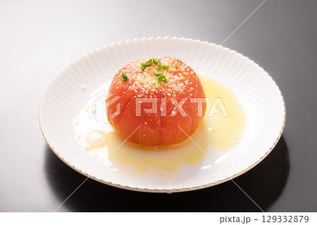 冷やしトマト(湯剥き オリーブオイル 粉チーズ) 冷やしトマト(湯剥き オリーブオイル 粉チーズ) 129332879