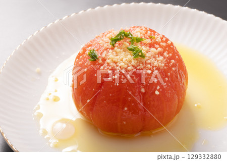 冷やしトマト(湯剥き オリーブオイル 粉チーズ) 冷やしトマト(湯剥き オリーブオイル 粉チーズ) 129332880
