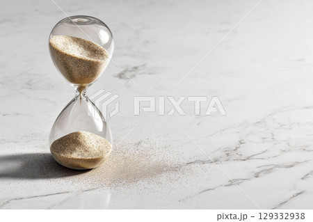 砂時計をミニマリストスタイルでリアルに描いたAI生成画像 129332938