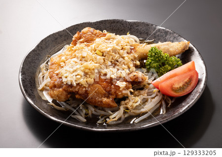鶏肉　骨付きもも　油淋鶏 129333205