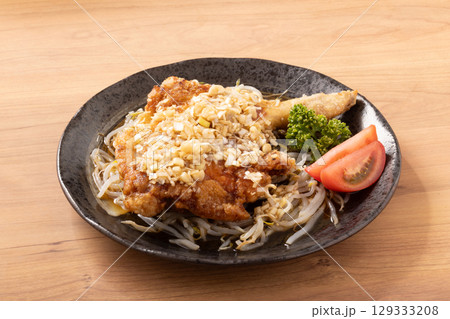 鶏肉　骨付きもも　油淋鶏 129333208